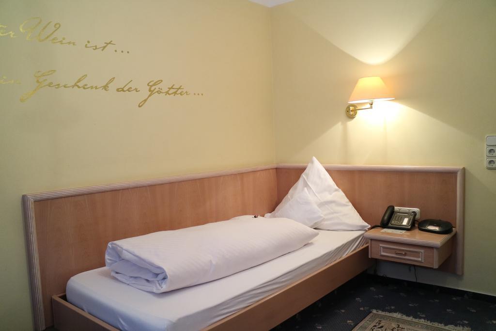 Hotel Restaurant Paradeismühle Klingenberg am Main Habitación foto